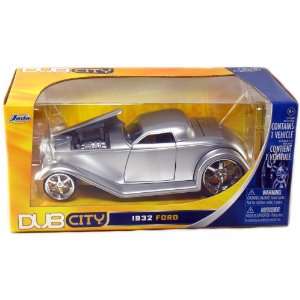  1932 Ford 1:24 Scale (Silver): Toys & Games