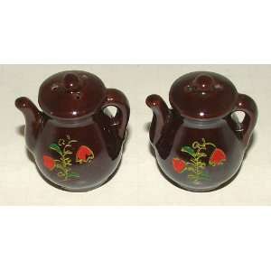  Vintage Pottery Teapot Salt & Pepper Set: Everything Else