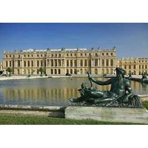 Statue Devant Le Chateau De Versailles   Peel and Stick 