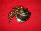 VINTAGE UNSIGNED LAYERED GOLD TONE METAL LEAVES BROOCH PIN 2.25