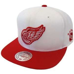   Mitchell & Ness Retro Hat Cap Snapback White Red: Everything Else