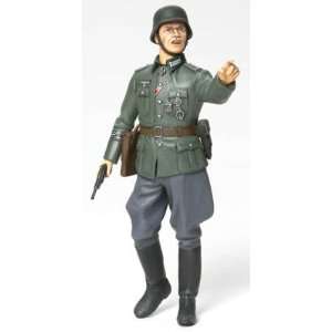   16 WWII German Field Commander (Plastic Figure Model) Toys & Games