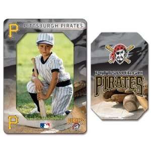   Pirates Magnet   Die Cut Vertical:  Sports & Outdoors