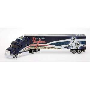 MLB 2008 Tractor Trailer 1   80 Scale Diecast   New York Yankees 
