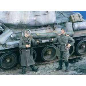  Soviet Officers WWII (2 Figures Holding Coffee Cups) 1 35 