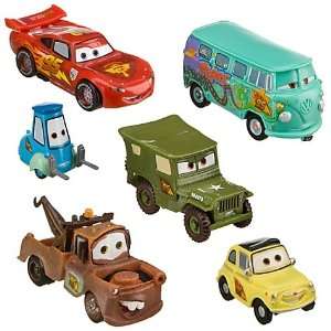   DISNEY LIGHTNING MCQUEEN CARS PIT CREW PLAY SET: Toys & Games