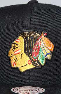 Mitchell & Ness The Chicago Blackhawks logo Snapback Hat in Black 