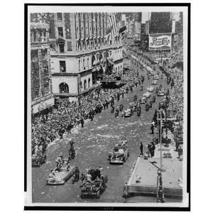  Gen. Douglas MacArthur,Parade,NYC,Times Square,1951