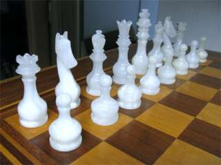 CHESS SET HAND CARVED PAKISTAN 5 ONYX PIECES 29 WOOD BOARD g  