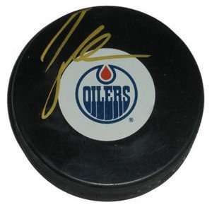  Taylor Hall Signed Edmonton Oilers Hockey Puck: Sports 