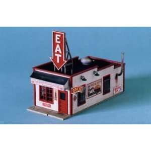   Scale University O Scale Fred & Reds Cafe   Assembled Toys & Games
